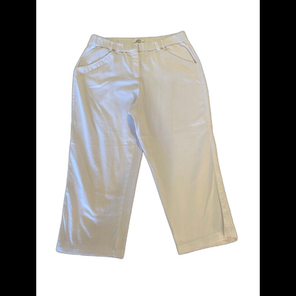 Cato Women’s Activewear White Capris Pants  Size 8 With Elastic Waist &  Pockets - Picture 1 of 9